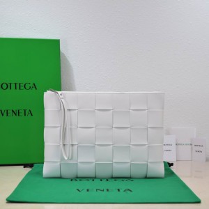 Bottega veneta Large Cassette Pouch 35x25x1cm white Bags