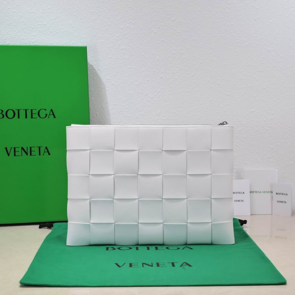 Bottega veneta Large Cassette Pouch 35x25x1cm white Bags