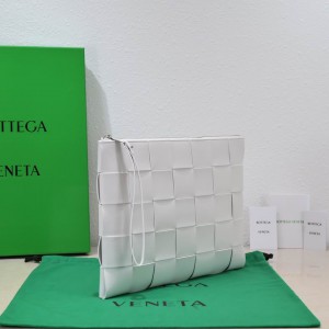 Bottega veneta Large Cassette Pouch 35x25x1cm white Bags