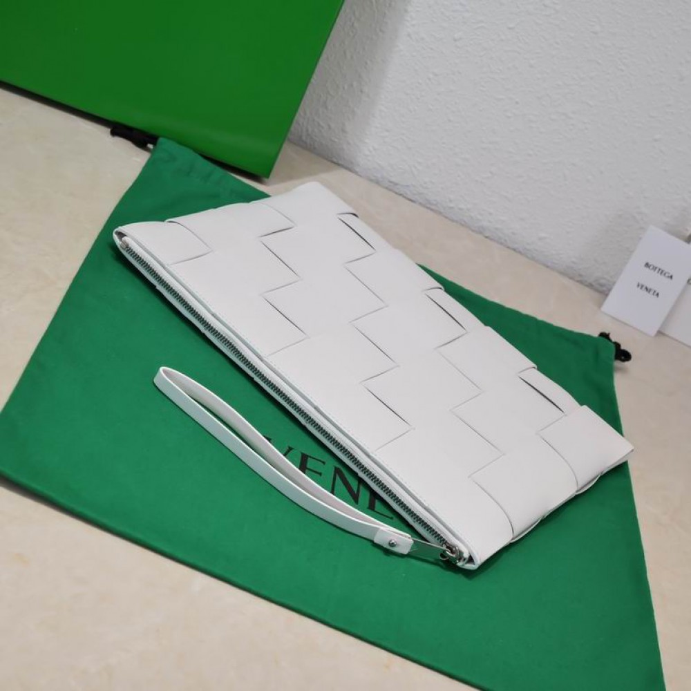 Bottega veneta Large Cassette Pouch 35x25x1cm white Bags
