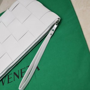 Bottega veneta Large Cassette Pouch 35x25x1cm white Bags
