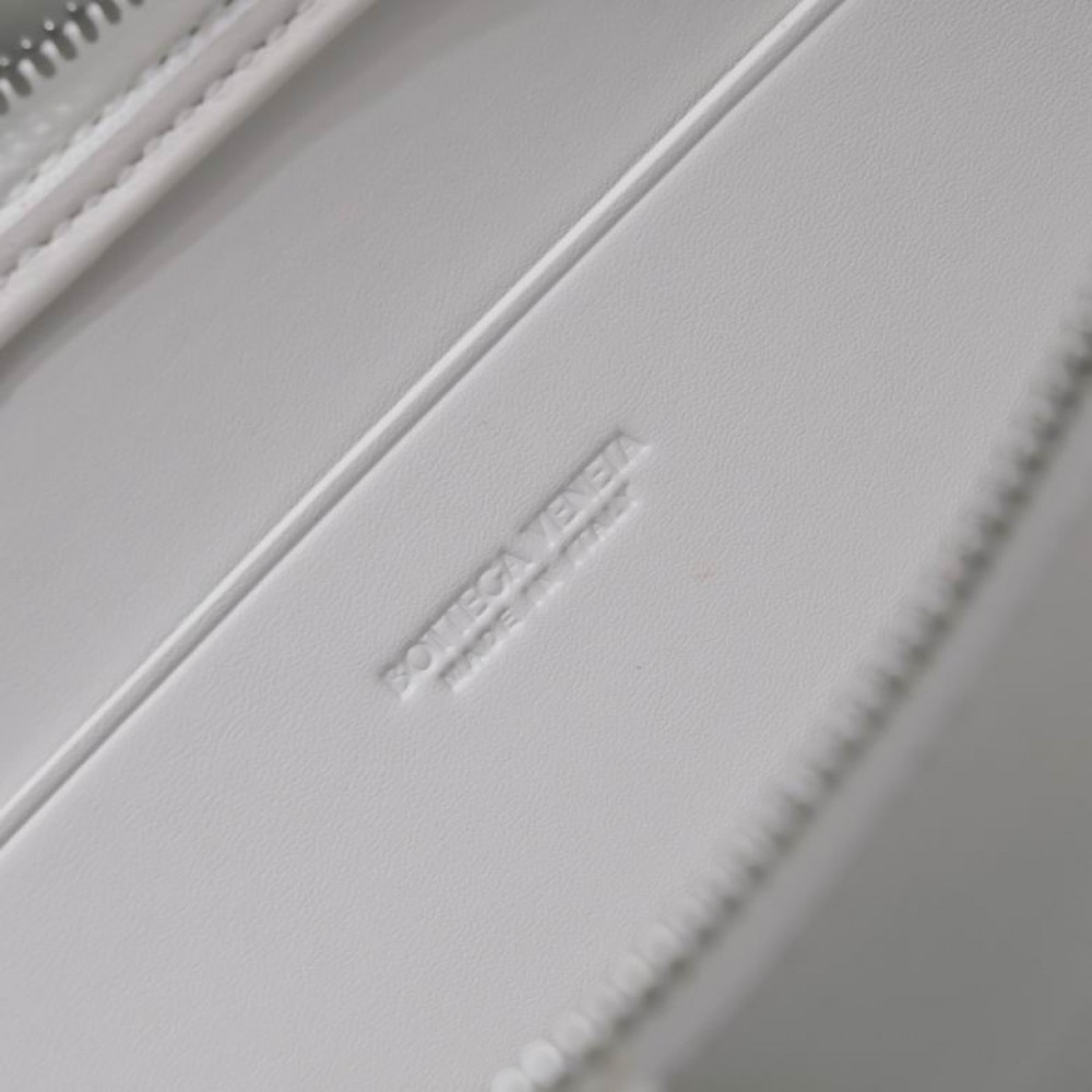 Bottega veneta Large Cassette Pouch 35x25x1cm white Bags