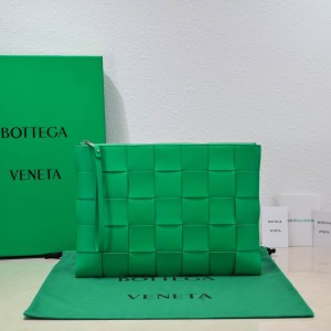 Bottega veneta Large Cassette Pouch 35x25x1cm green Bags