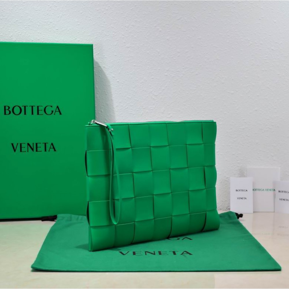 Bottega veneta Large Cassette Pouch 35x25x1cm green Bags