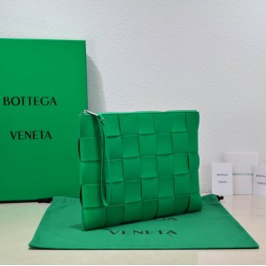 Bottega veneta Large Cassette Pouch 35x25x1cm green Bags
