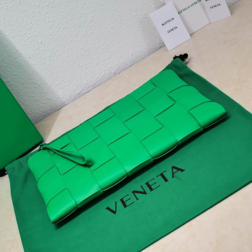 Bottega veneta Large Cassette Pouch 35x25x1cm green Bags