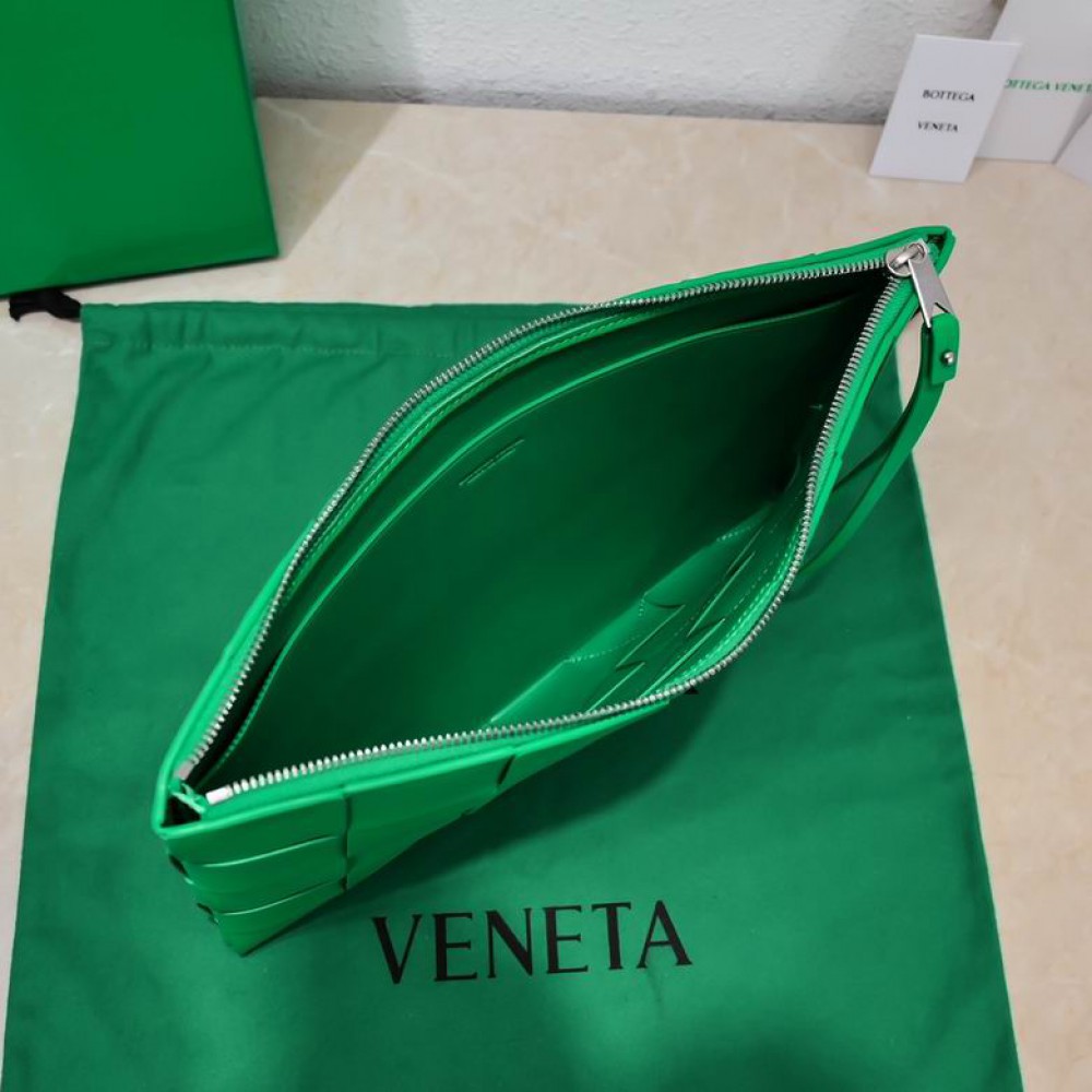 Bottega veneta Large Cassette Pouch 35x25x1cm green Bags