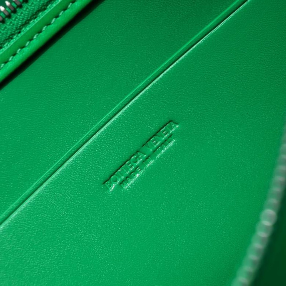 Bottega veneta Large Cassette Pouch 35x25x1cm green Bags