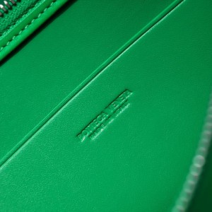 Bottega veneta Large Cassette Pouch 35x25x1cm green Bags