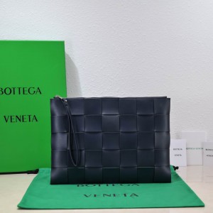 Bottega veneta Large Cassette Pouch 35x25x1cm space Bags