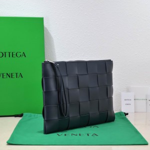 Bottega veneta Large Cassette Pouch 35x25x1cm space Bags