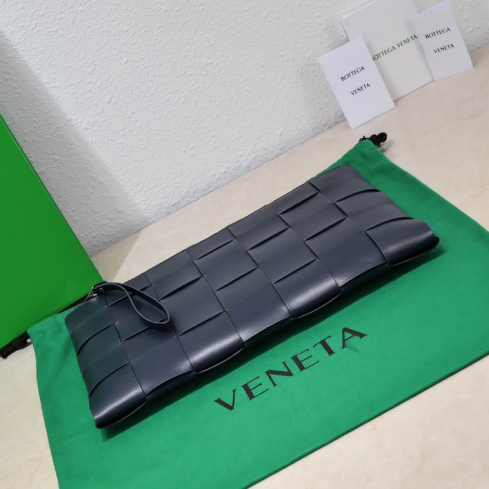 Bottega veneta Large Cassette Pouch 35x25x1cm space Bags