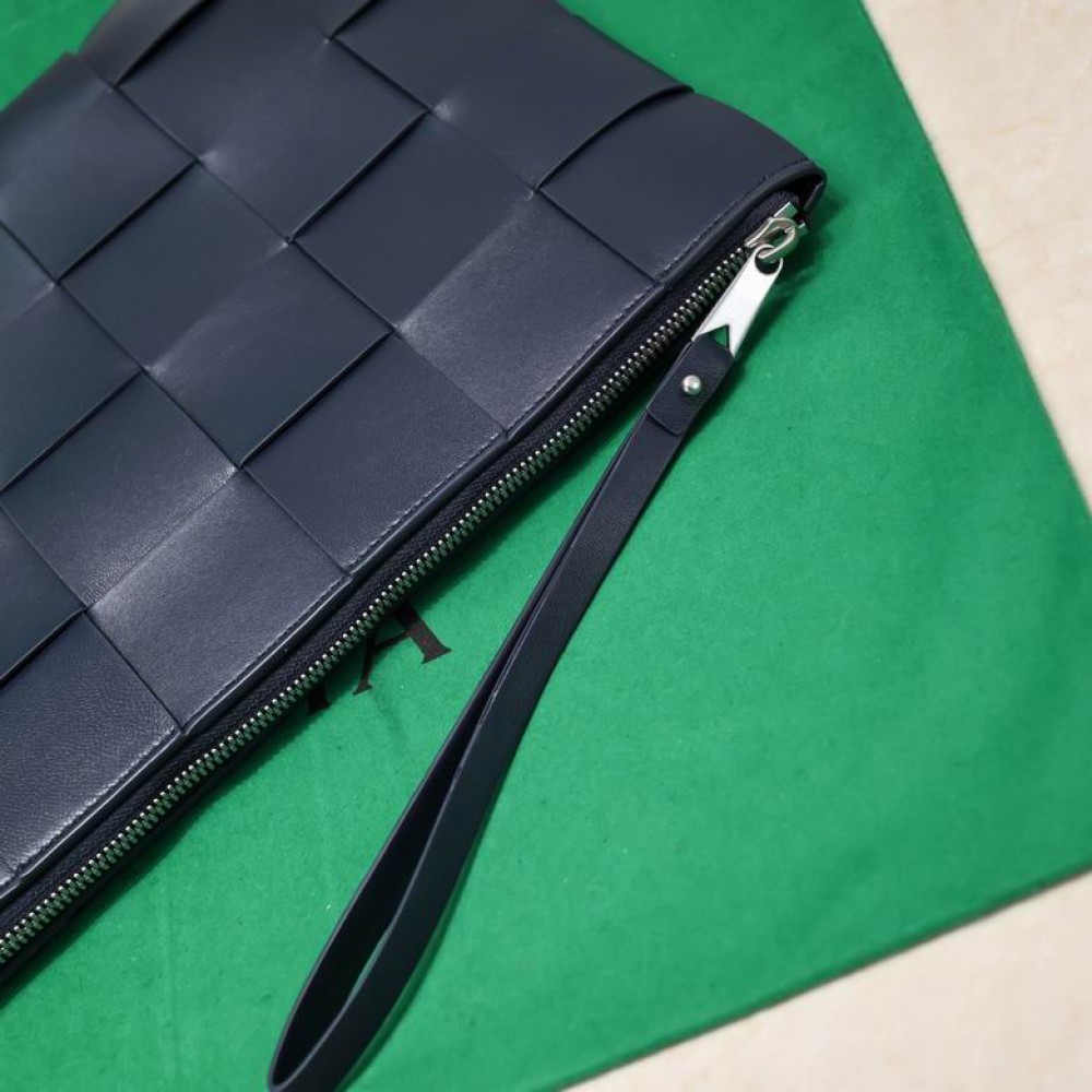 Bottega veneta Large Cassette Pouch 35x25x1cm space Bags