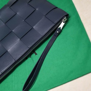 Bottega veneta Large Cassette Pouch 35x25x1cm space Bags