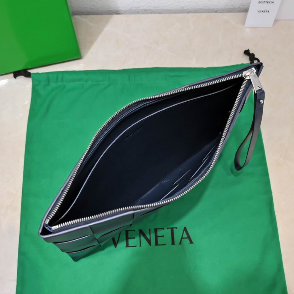 Bottega veneta Large Cassette Pouch 35x25x1cm space Bags