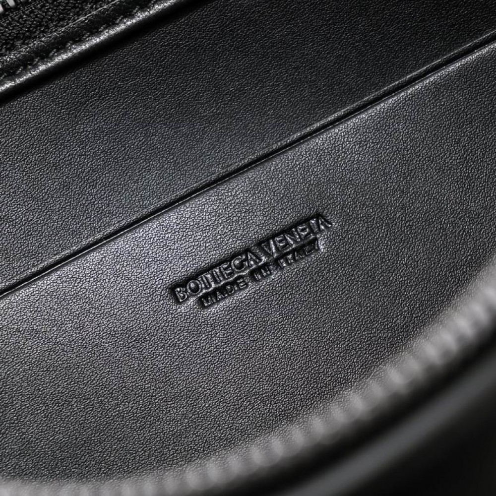 Bottega veneta Large Cassette Pouch 35x25x1cm black Bags