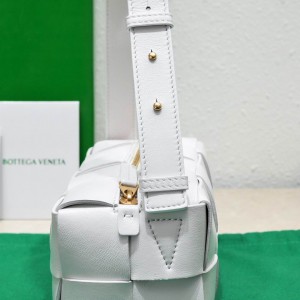 Bottega veneta Small Brick Cassette 23.5x10x10cm white Bags