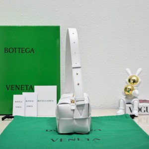 Bottega veneta Small Brick Cassette 23.5x10x10cm white Bags