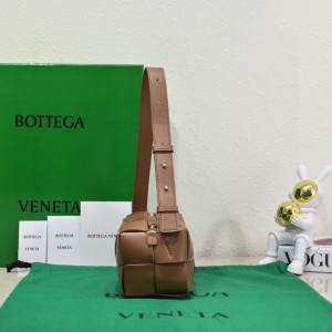 Bottega veneta Small Brick Cassette 23.5x10x10cm brown Bags