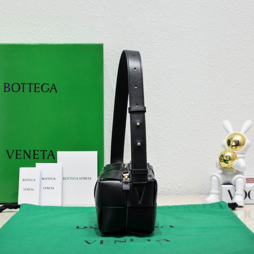 Bottega veneta Small Brick Cassette 23.5x10x10cm black Bags