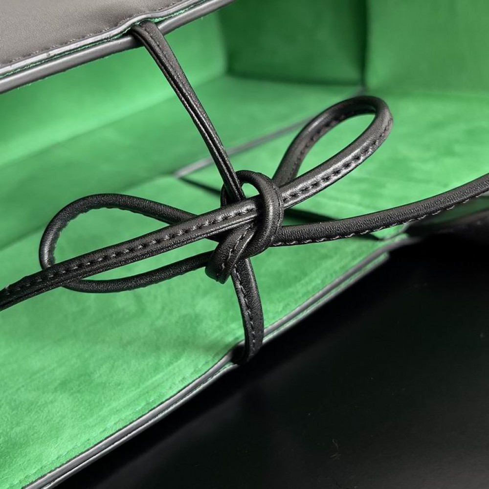 Bottega veneta Medium Arco Tote Bag 37x27cm black Bags