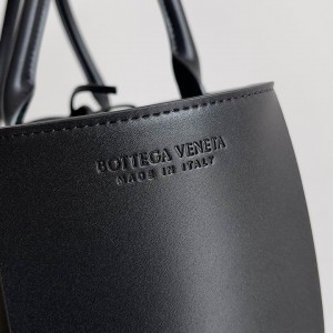 Bottega veneta Medium Arco Tote Bag 37x27cm black Bags