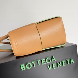 Bottega veneta Medium Arco Tote Bag 37x27cm brown Bags