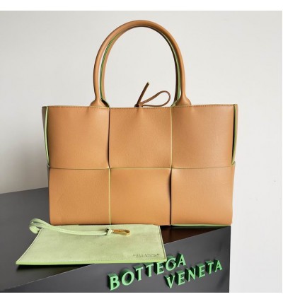 Bottega veneta Medium Arco Tote Bag 37x27cm brown