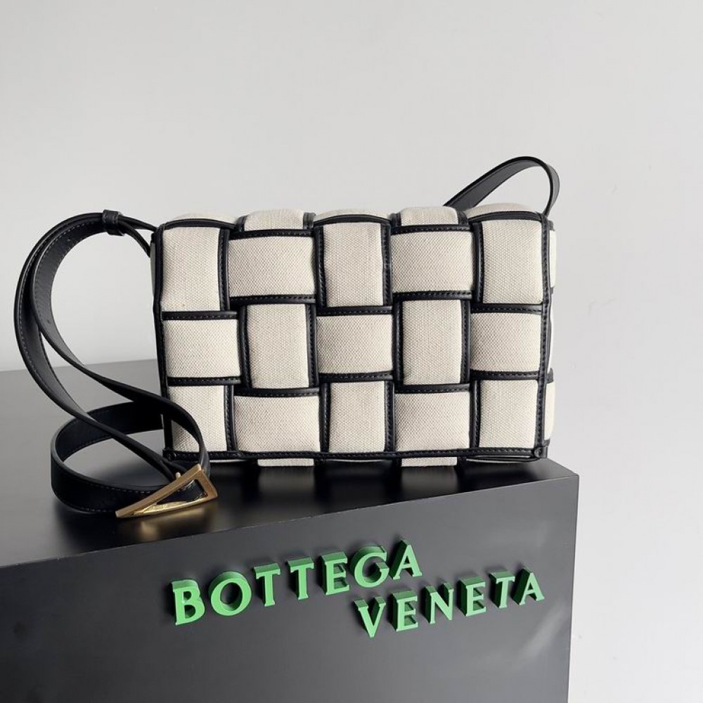 Bottega veneta padded cassette 26x18cm Bags