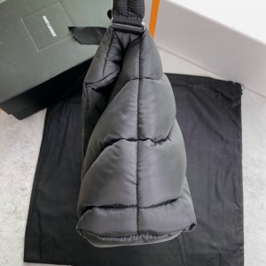 Ysl PUFFER MESSENGER BAG IN ECONYL REGENERATED NYLON 34x27x12cm 