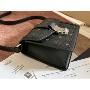 MCM TRACY SHOULDER BAG IN VISETOS 5.5 x 22.0 x 15.5 cm NOIR Bags