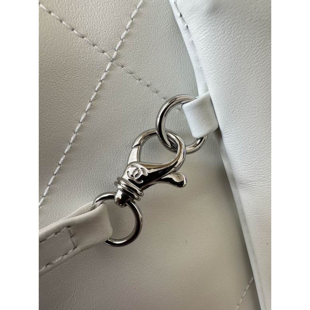 Chanel22 35x37x7cm white Bags