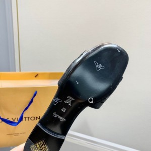 Lv slides 36-42 black Shoes