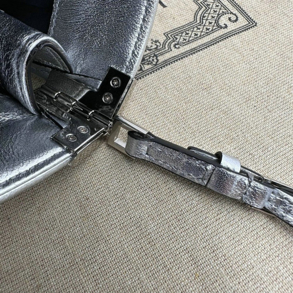 Gucci Horsebit Slim small shoulder bag in silver leather 23x18.5x3cm Bags
