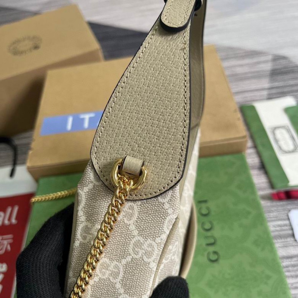 Gucci Half-moon-shaped mini bag with Interlocking G 726843 Shoes