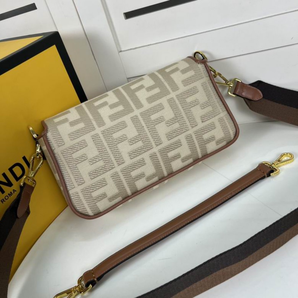 Fendi baguette 26x15x5cm Bags