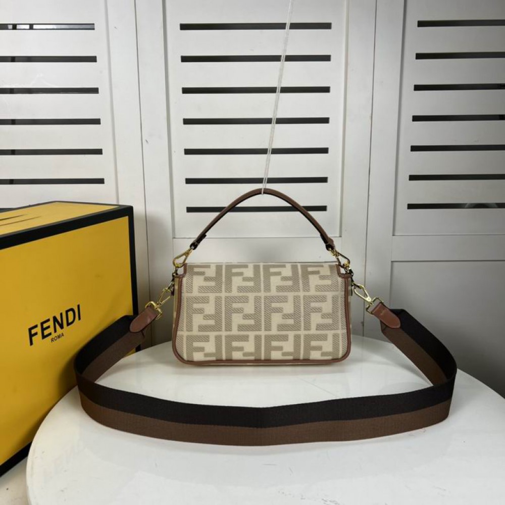 Fendi baguette 26x15x5cm Bags
