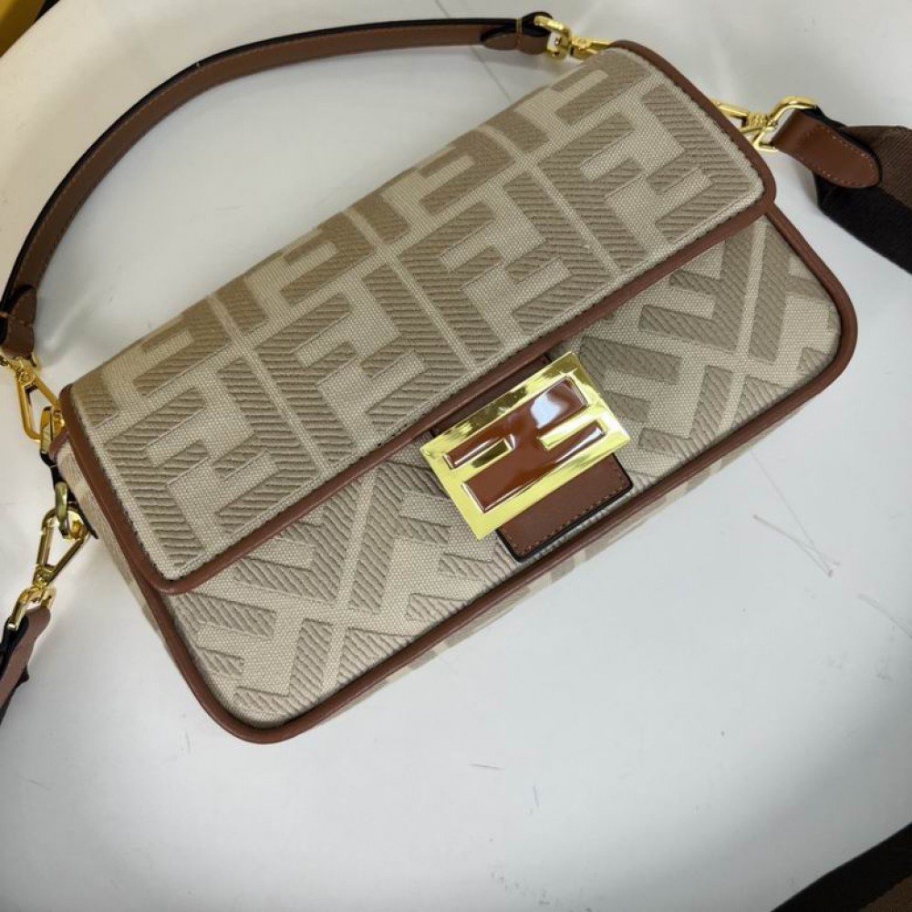 Fendi baguette 26x15x5cm Bags