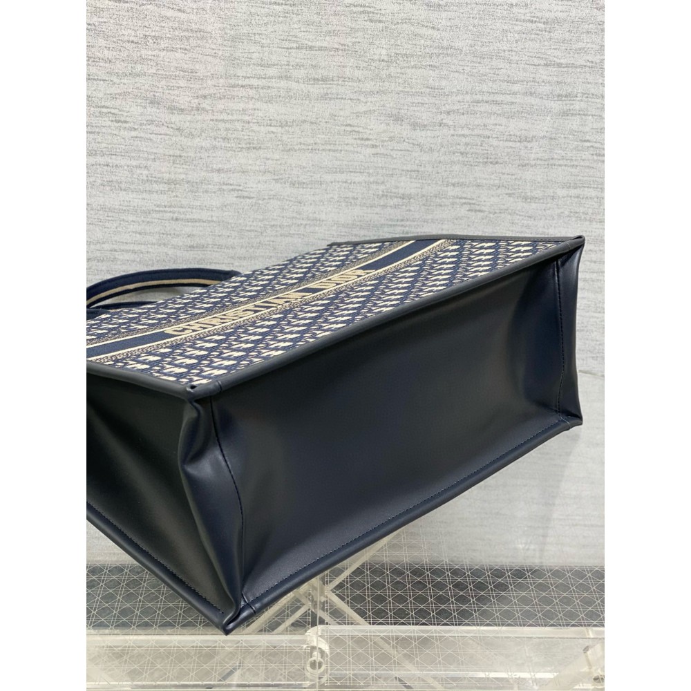 Dior Book Tote Large size 42 x 35 x 18.5 cm Bags