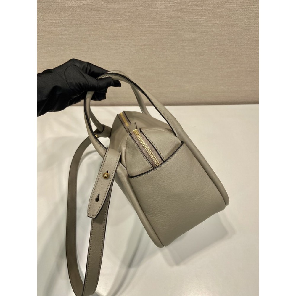 Prada leather handbag 25x18x10cm Bags