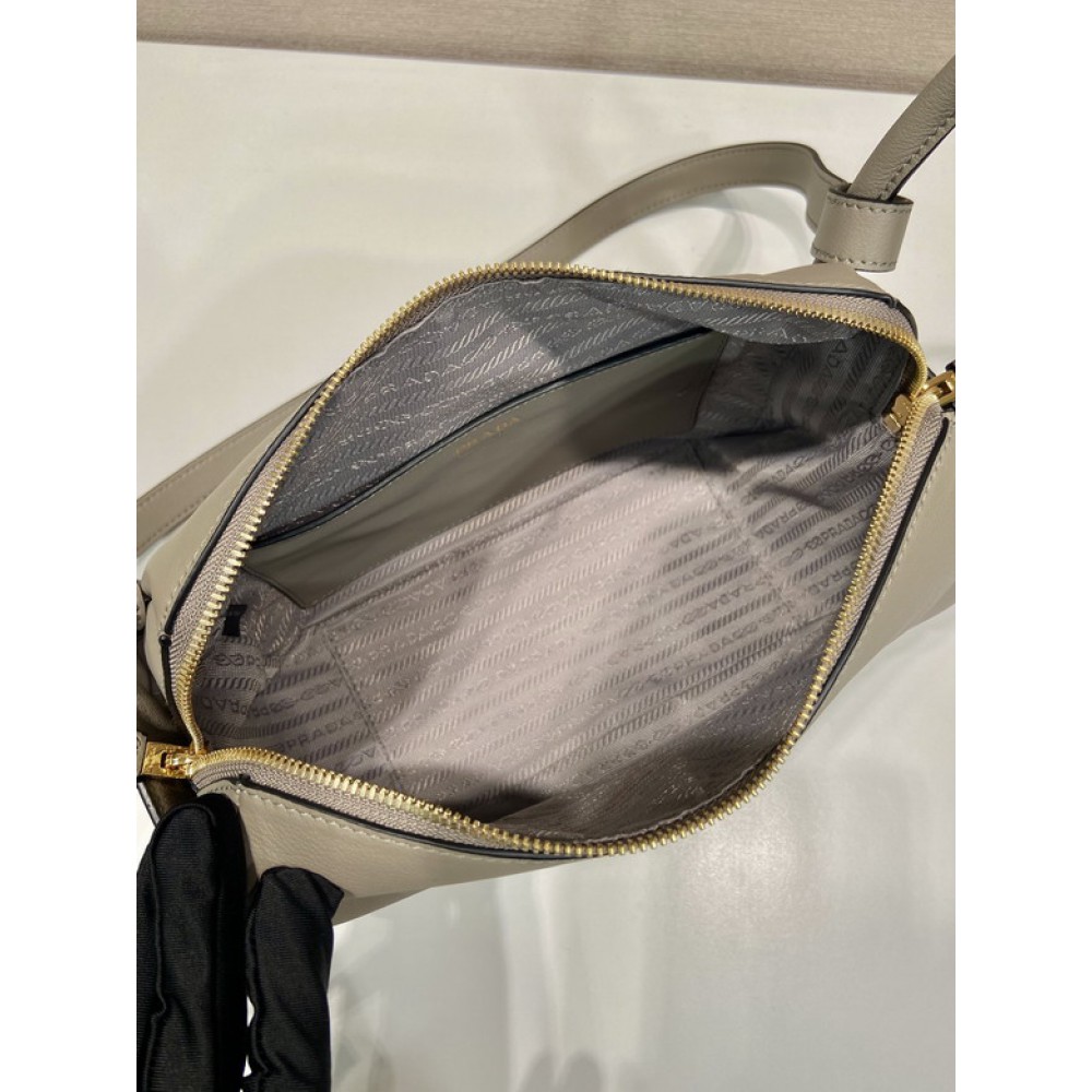 Prada leather handbag 25x18x10cm Bags