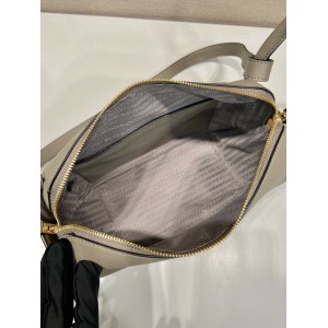 Prada leather handbag 25x18x10cm Bags