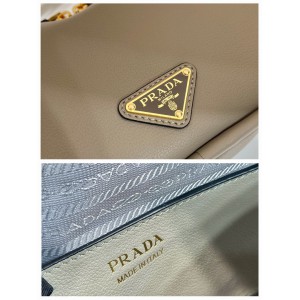 Prada leather handbag 25x18x10cm Bags
