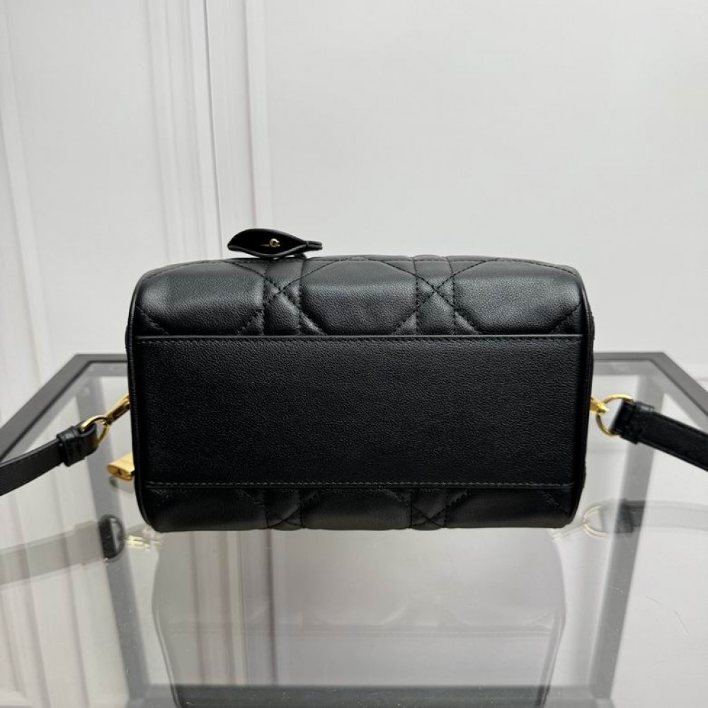 Dior Groove 20 Bag 20.5 x 13.5 x 12 cm Bags