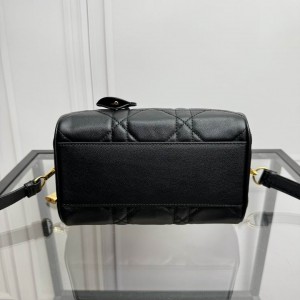 Dior Groove 20 Bag 20.5 x 13.5 x 12 cm Bags