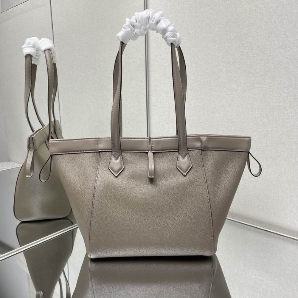 Fendi Origami Medium 27x27x16cm Bags