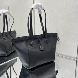 Fendi Origami Medium 27x27x16cm Bags