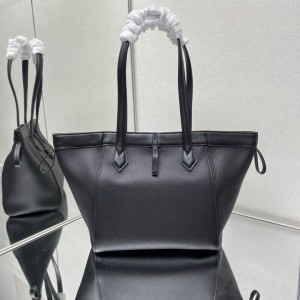 Fendi Origami Medium 27x27x16cm Bags