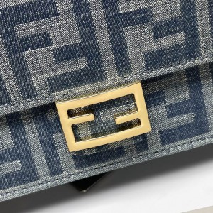 Fendi baguette 21x5x11.5cm Bags