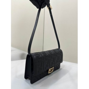 Fendi baguette 21x5x11.5cm Bags